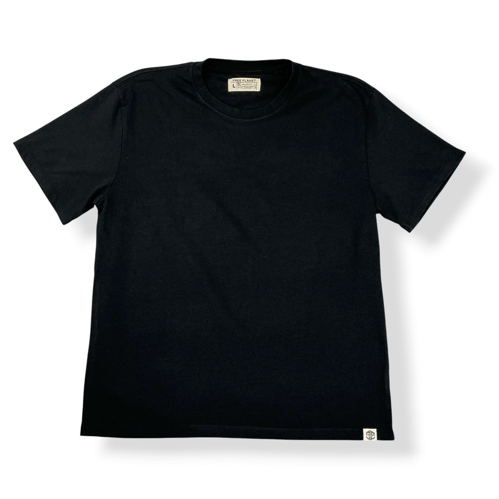Free Planet T-Shirt Men Large Short Sleeve Cotton Essential Mid-Weight NWOT